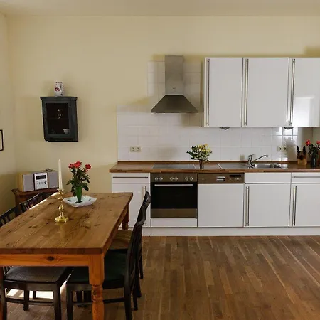 Gutshaus-grubnow-ferienwohnung-2-am-wasser-sauna-und-wlan-incl شقة