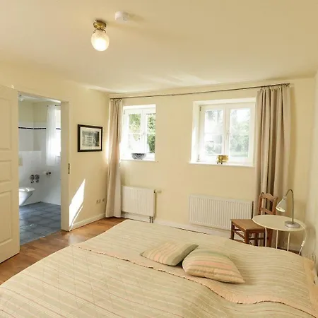 Gutshaus-grubnow-ferienwohnung-2-am-wasser-sauna-und-wlan-incl شقة Grubnow