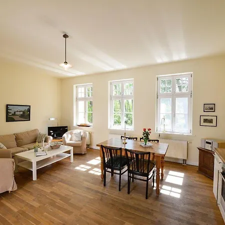 شقة Gutshaus-grubnow-ferienwohnung-2-am-wasser-sauna-und-wlan-incl Grubnow